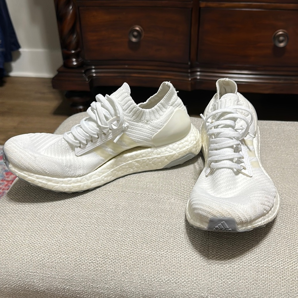 Women’s Adidas ultra boost size 8.